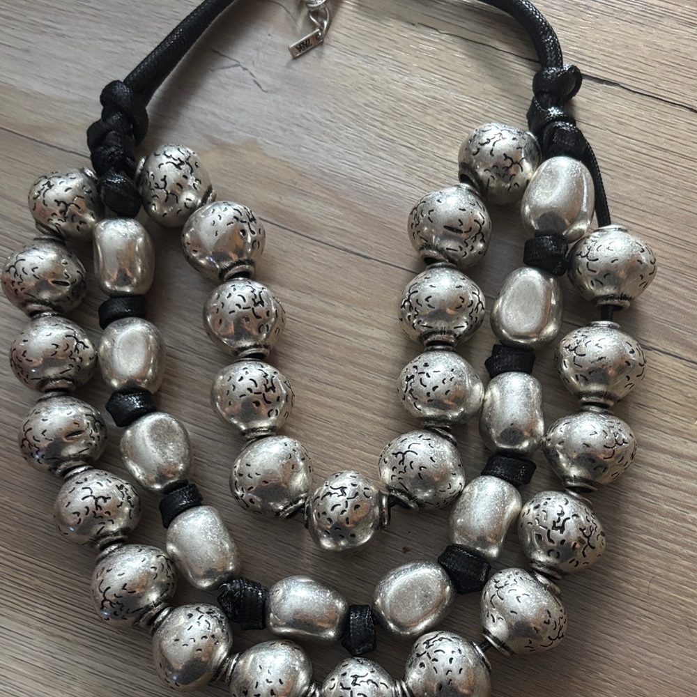 Elegant Silver Beaded Necklace - Picture 3 of 3